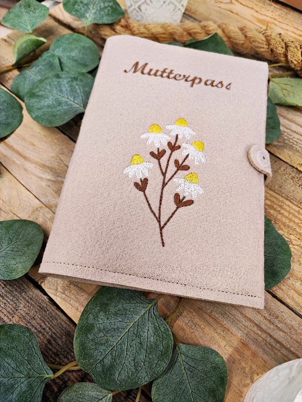 Mutterpass | Mutterpasshülle aus Filz mit niedlicher Applikation | Geschenk zur Geburt | Geburtsgeschenk | Geschenkidee