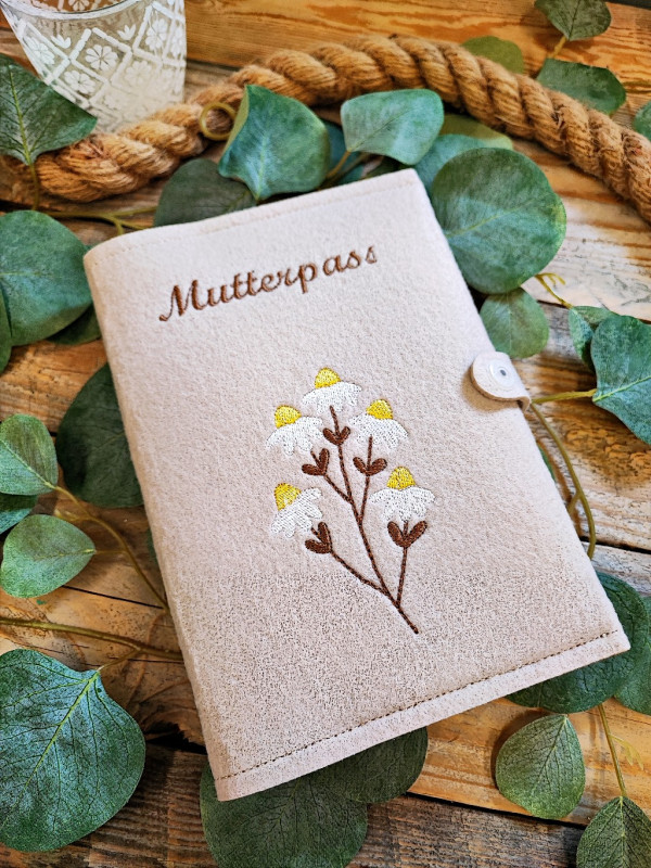 Mutterpass | Mutterpasshülle aus Filz mit niedlicher Applikation | Geschenk zur Geburt | Geburtsgeschenk | Geschenkidee