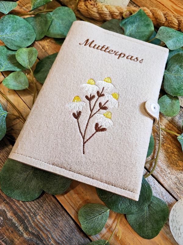 Mutterpass | Mutterpasshülle aus Filz mit niedlicher Applikation | Geschenk zur Geburt | Geburtsgeschenk | Geschenkidee